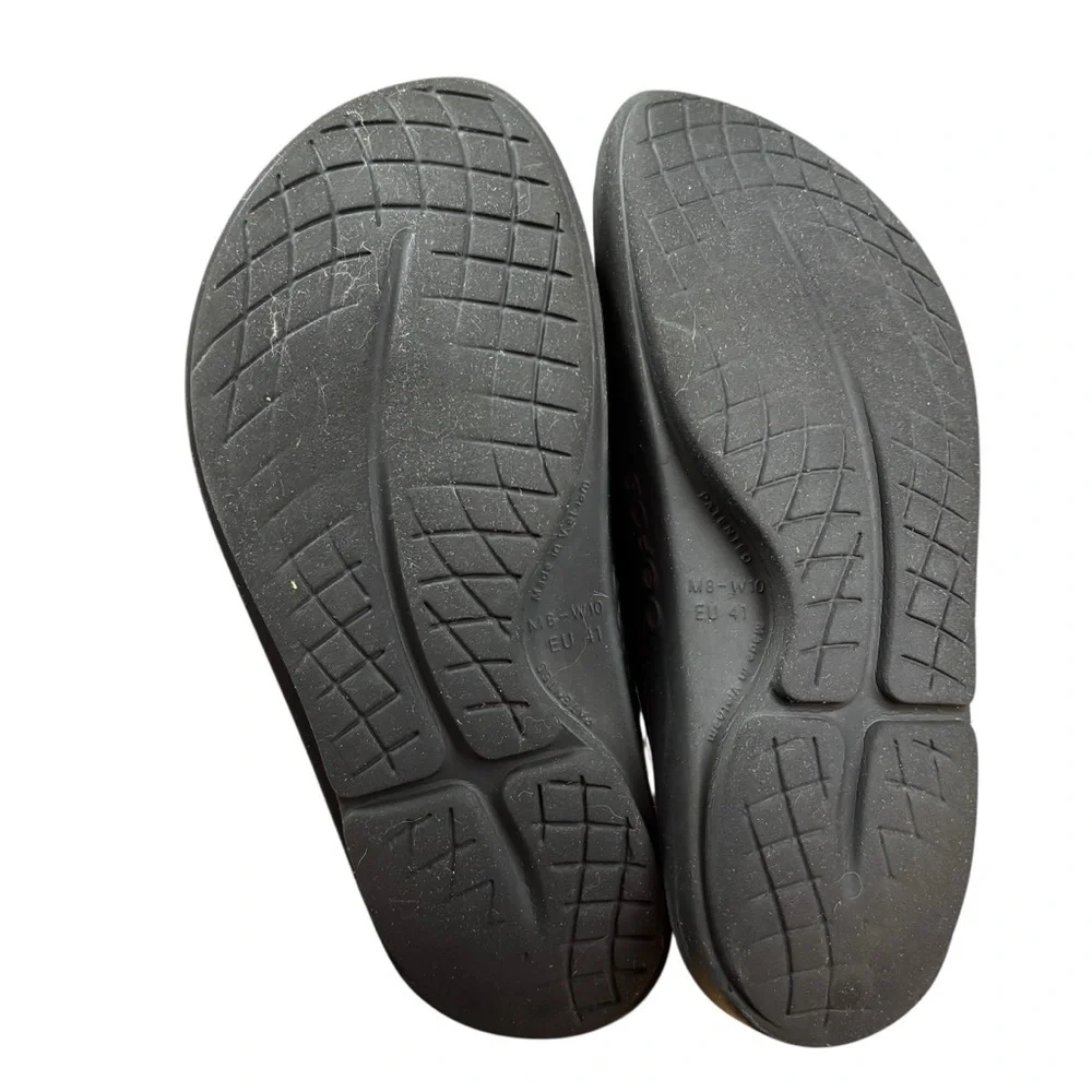 OOFOS Unisex Ooahh Sports Slide Sandals in black with green accents Men’s 8/W 10